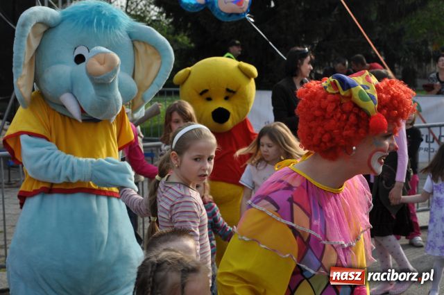 Zdjęcie w galerii na portalu naszraciborz.pl: Majówka: Tabu porwał do zabawy... wiadomości z regionu