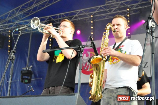 Zdjęcie w galerii na portalu naszraciborz.pl: Majówka: Tabu porwał do zabawy... wiadomości z regionu