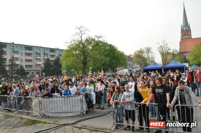 Zdjęcie w galerii na portalu naszraciborz.pl: Majówka: Tabu porwał do zabawy... wiadomości z regionu