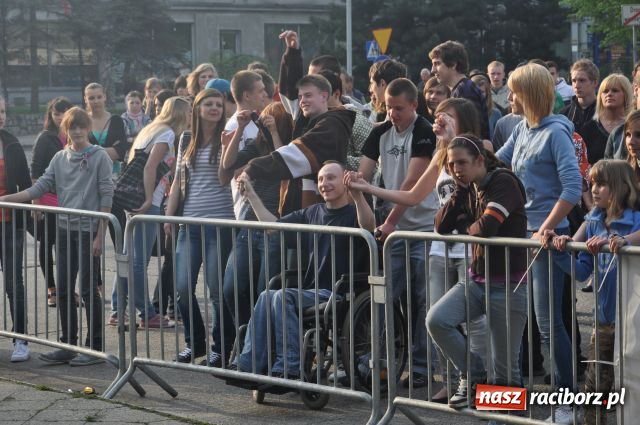 Zdjęcie w galerii na portalu naszraciborz.pl: Majówka: Tabu porwał do zabawy... wiadomości z regionu