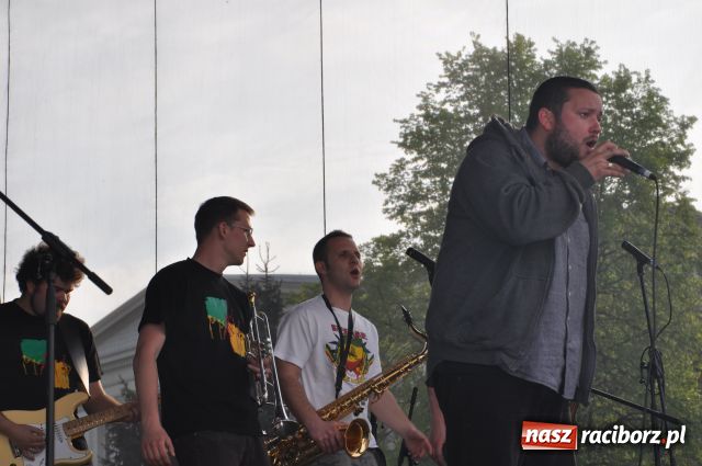 Zdjęcie w galerii na portalu naszraciborz.pl: Majówka: Tabu porwał do zabawy... wiadomości z regionu