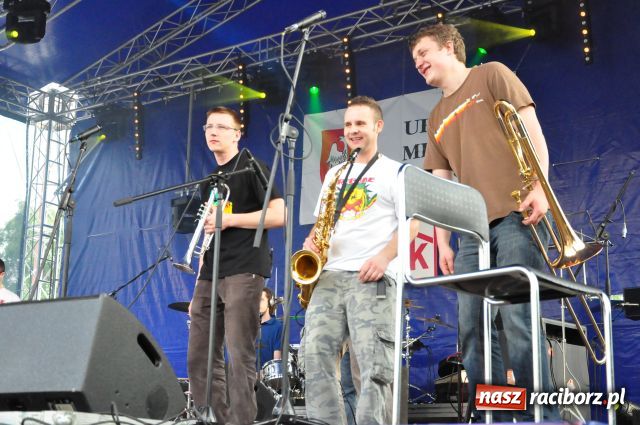 Zdjęcie w galerii na portalu naszraciborz.pl: Majówka: Tabu porwał do zabawy... wiadomości z regionu