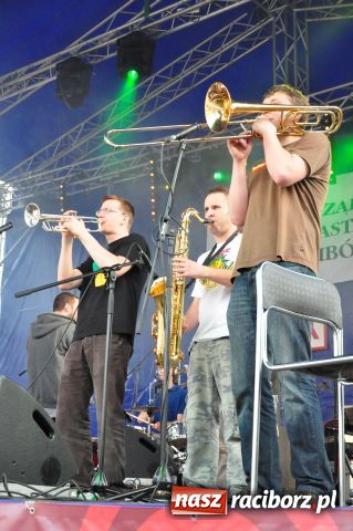 Zdjęcie w galerii na portalu naszraciborz.pl: Majówka: Tabu porwał do zabawy... wiadomości z regionu