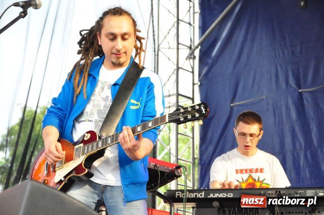 Zdjęcie w galerii na portalu naszraciborz.pl: Majówka: Tabu porwał do zabawy... wiadomości z regionu