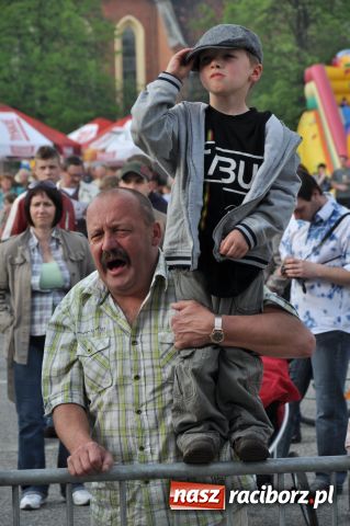 Zdjęcie w galerii na portalu naszraciborz.pl: Majówka: Tabu porwał do zabawy... wiadomości z regionu