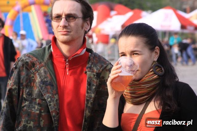 Zdjęcie w galerii na portalu naszraciborz.pl: Majówka: Tabu porwał do zabawy... wiadomości z regionu