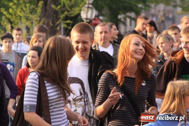 Zdjęcie w galerii na portalu naszraciborz.pl: Majówka: Tabu porwał do zabawy... wiadomości z regionu