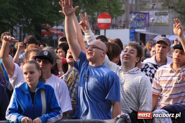 Zdjęcie w galerii na portalu naszraciborz.pl: Majówka: Tabu porwał do zabawy... wiadomości z regionu