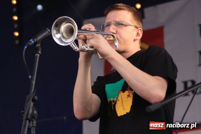 Zdjęcie w galerii na portalu naszraciborz.pl: Majówka: Tabu porwał do zabawy... wiadomości z regionu