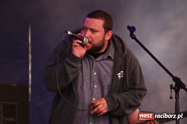 Zdjęcie w galerii na portalu naszraciborz.pl: Majówka: Tabu porwał do zabawy... wiadomości z regionu