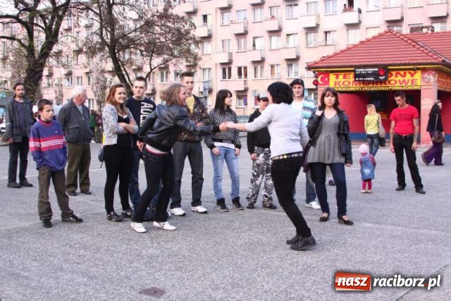 Zdjęcie w galerii na portalu naszraciborz.pl: Majówka: Tabu porwał do zabawy... wiadomości z regionu