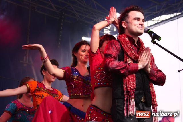 Zdjęcie w galerii na portalu naszraciborz.pl: Majówka: Tabu porwał do zabawy... wiadomości z regionu