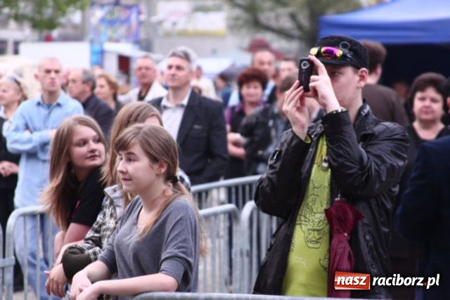Zdjęcie w galerii na portalu naszraciborz.pl: Majówka: Tabu porwał do zabawy... wiadomości z regionu