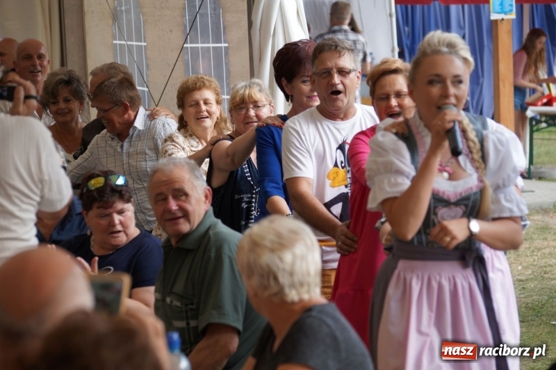 Zdjęcie w galerii na portalu naszraciborz.pl: Toby prosto z Monachium do Nędzy. Koncertowo na finał 110-lecia LKS w Nędzy  wiadomości z regionu