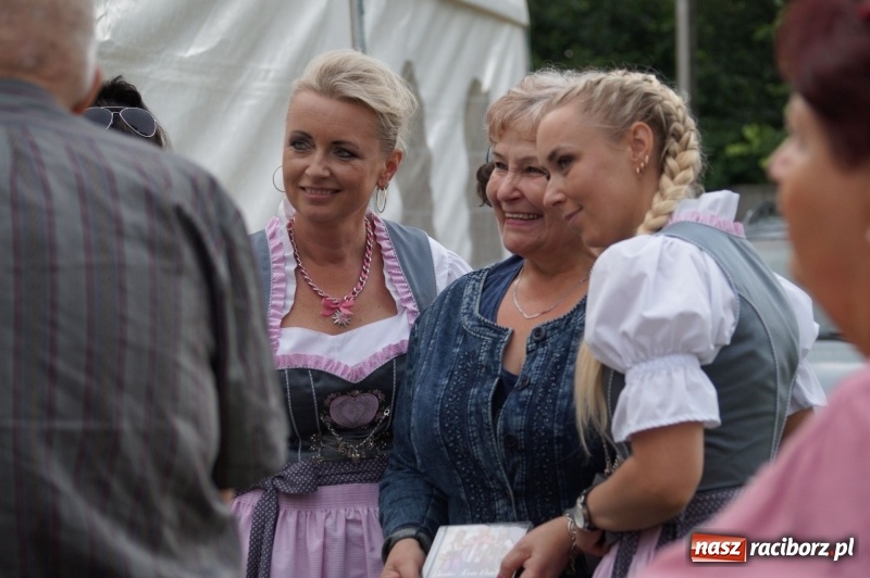 Zdjęcie w galerii na portalu naszraciborz.pl: Toby prosto z Monachium do Nędzy. Koncertowo na finał 110-lecia LKS w Nędzy  wiadomości z regionu