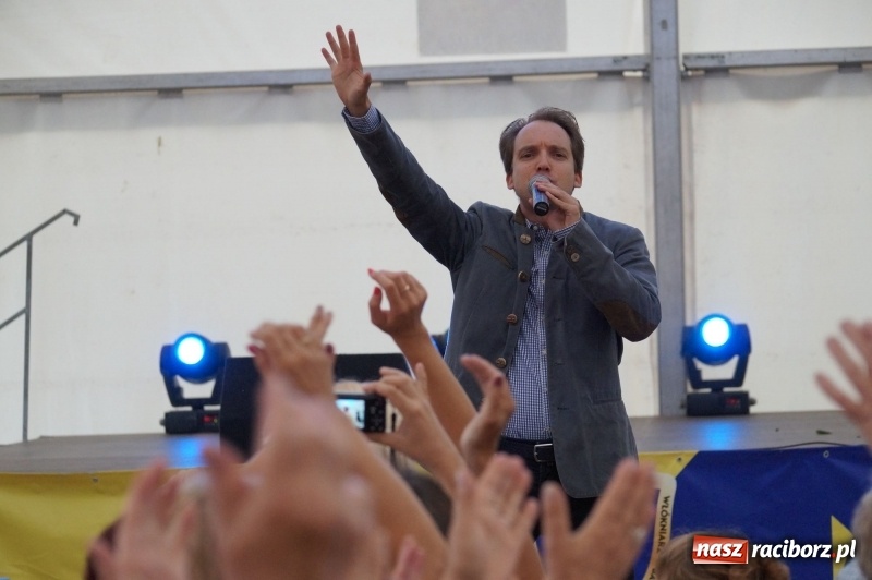 Zdjęcie w galerii na portalu naszraciborz.pl: Toby prosto z Monachium do Nędzy. Koncertowo na finał 110-lecia LKS w Nędzy  wiadomości z regionu