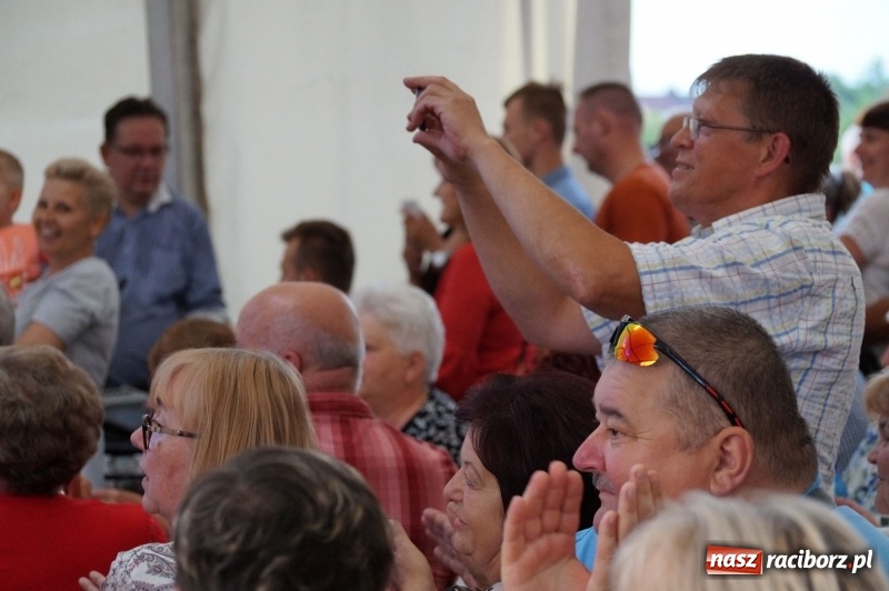 Zdjęcie w galerii na portalu naszraciborz.pl: Toby prosto z Monachium do Nędzy. Koncertowo na finał 110-lecia LKS w Nędzy  wiadomości z regionu