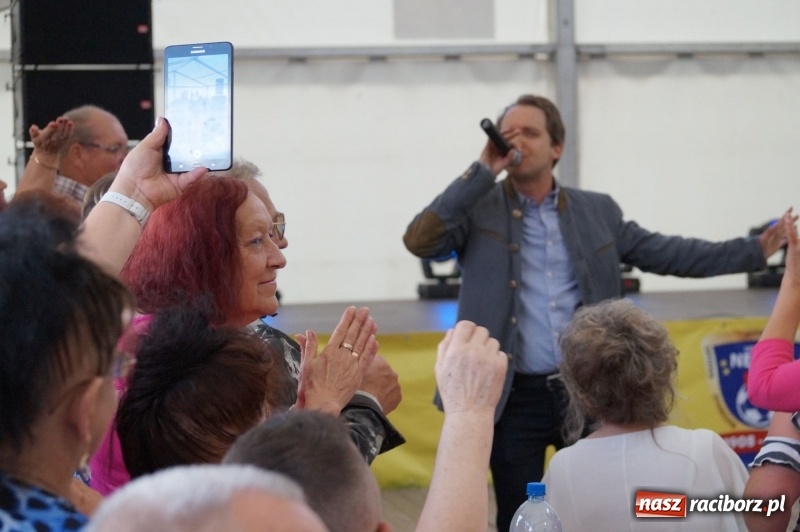 Zdjęcie w galerii na portalu naszraciborz.pl: Toby prosto z Monachium do Nędzy. Koncertowo na finał 110-lecia LKS w Nędzy  wiadomości z regionu