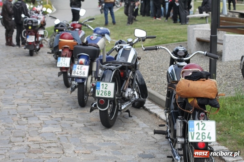 Zdjęcie w galerii na portalu naszraciborz.pl: Oldtimery zjechały dziś do Krzyżanowic  wiadomości z regionu