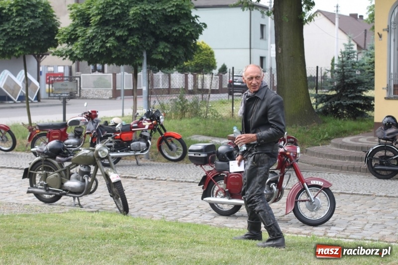 Zdjęcie w galerii na portalu naszraciborz.pl: Oldtimery zjechały dziś do Krzyżanowic  wiadomości z regionu