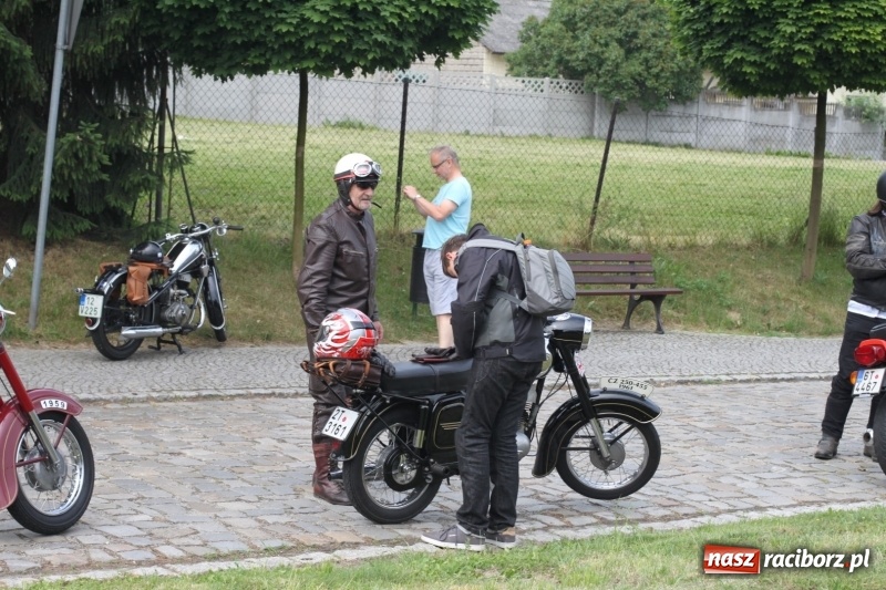 Zdjęcie w galerii na portalu naszraciborz.pl: Oldtimery zjechały dziś do Krzyżanowic  wiadomości z regionu