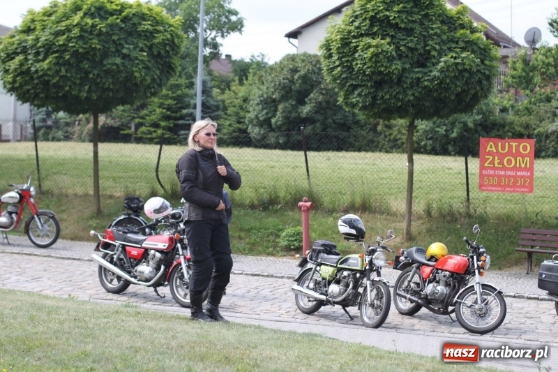 Zdjęcie w galerii na portalu naszraciborz.pl: Oldtimery zjechały dziś do Krzyżanowic  wiadomości z regionu