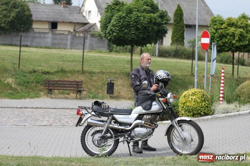 Zdjęcie w galerii na portalu naszraciborz.pl: Oldtimery zjechały dziś do Krzyżanowic  wiadomości z regionu