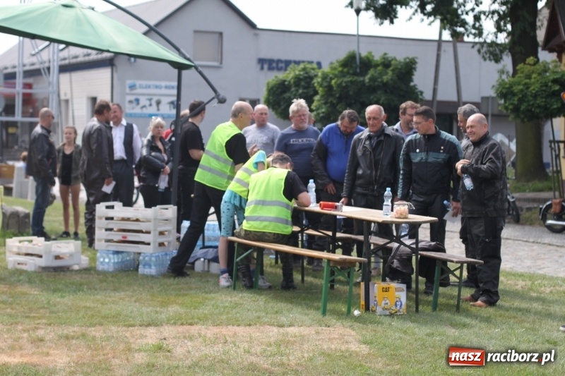 Zdjęcie w galerii na portalu naszraciborz.pl: Oldtimery zjechały dziś do Krzyżanowic  wiadomości z regionu