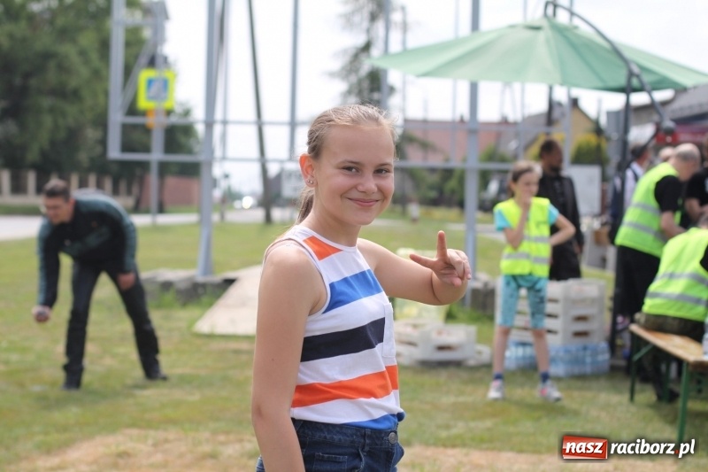 Zdjęcie w galerii na portalu naszraciborz.pl: Oldtimery zjechały dziś do Krzyżanowic  wiadomości z regionu