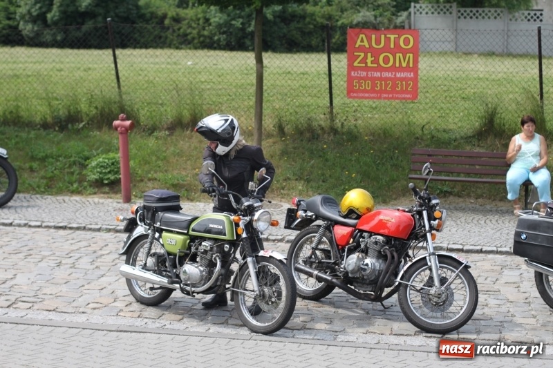 Zdjęcie w galerii na portalu naszraciborz.pl: Oldtimery zjechały dziś do Krzyżanowic  wiadomości z regionu
