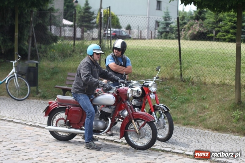 Zdjęcie w galerii na portalu naszraciborz.pl: Oldtimery zjechały dziś do Krzyżanowic  wiadomości z regionu