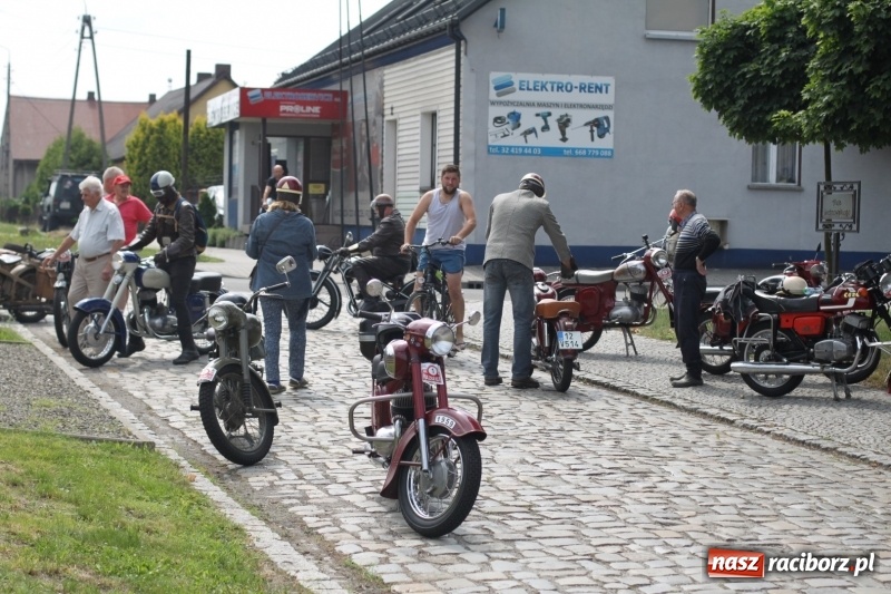 Zdjęcie w galerii na portalu naszraciborz.pl: Oldtimery zjechały dziś do Krzyżanowic  wiadomości z regionu