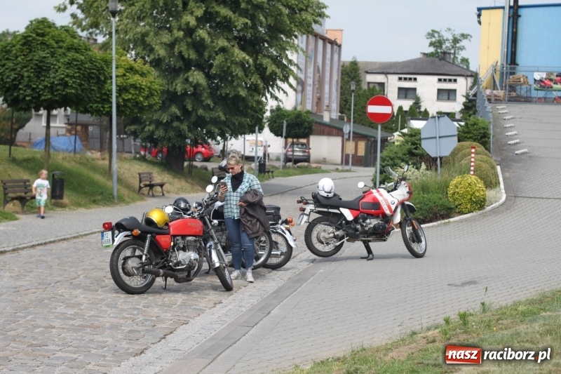 Zdjęcie w galerii na portalu naszraciborz.pl: Oldtimery zjechały dziś do Krzyżanowic  wiadomości z regionu