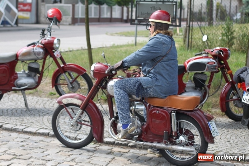 Zdjęcie w galerii na portalu naszraciborz.pl: Oldtimery zjechały dziś do Krzyżanowic  wiadomości z regionu
