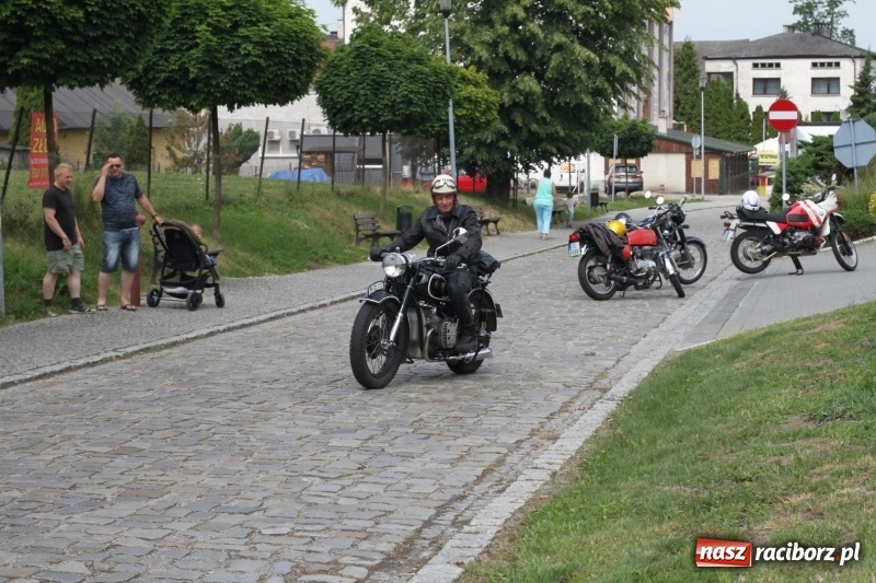 Zdjęcie w galerii na portalu naszraciborz.pl: Oldtimery zjechały dziś do Krzyżanowic  wiadomości z regionu