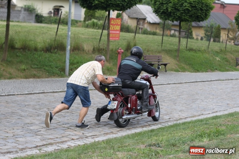 Zdjęcie w galerii na portalu naszraciborz.pl: Oldtimery zjechały dziś do Krzyżanowic  wiadomości z regionu