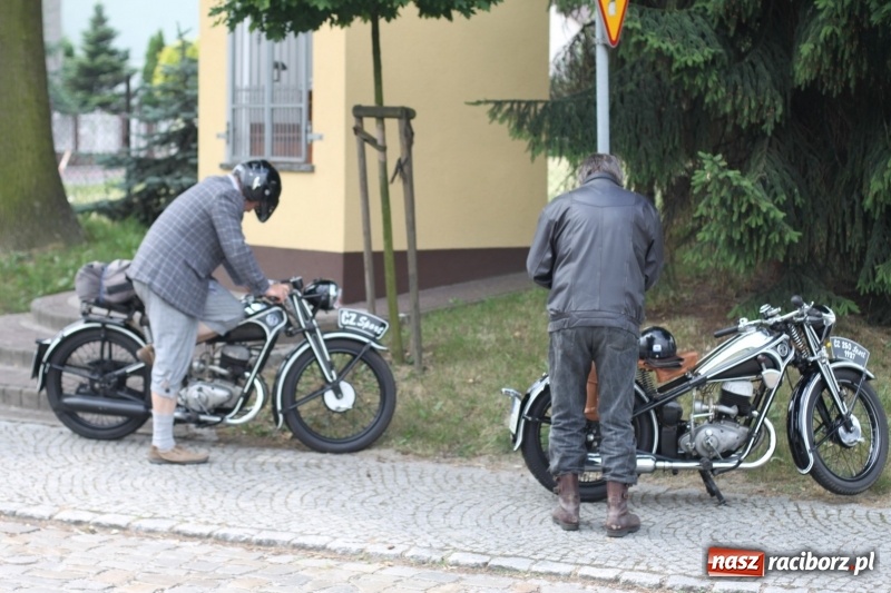 Zdjęcie w galerii na portalu naszraciborz.pl: Oldtimery zjechały dziś do Krzyżanowic  wiadomości z regionu