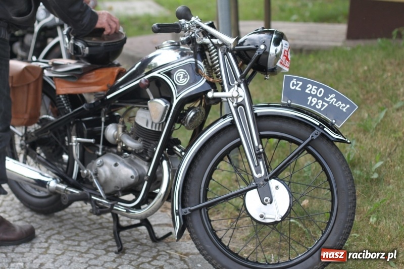 Zdjęcie w galerii na portalu naszraciborz.pl: Oldtimery zjechały dziś do Krzyżanowic  wiadomości z regionu