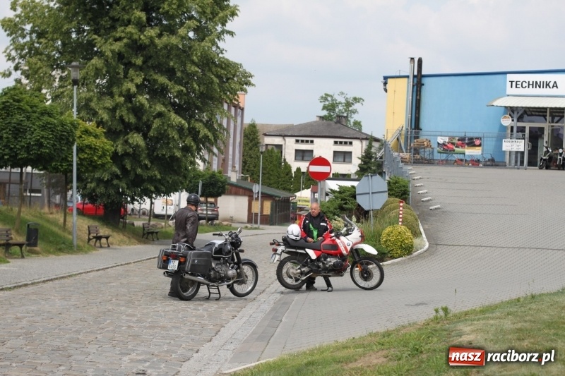 Zdjęcie w galerii na portalu naszraciborz.pl: Oldtimery zjechały dziś do Krzyżanowic  wiadomości z regionu