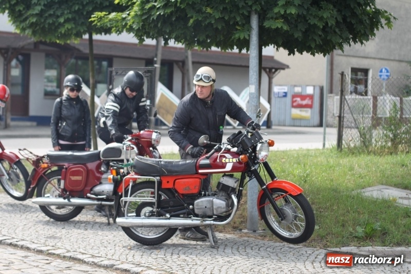 Zdjęcie w galerii na portalu naszraciborz.pl: Oldtimery zjechały dziś do Krzyżanowic  wiadomości z regionu