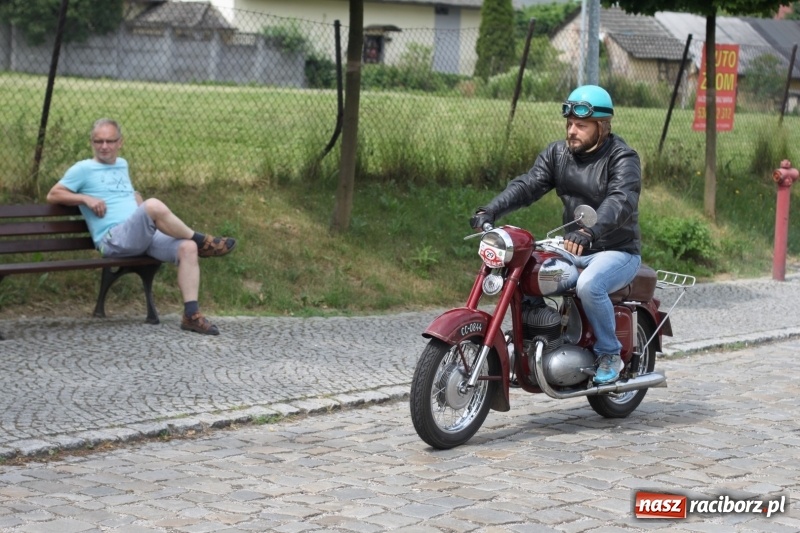 Zdjęcie w galerii na portalu naszraciborz.pl: Oldtimery zjechały dziś do Krzyżanowic  wiadomości z regionu