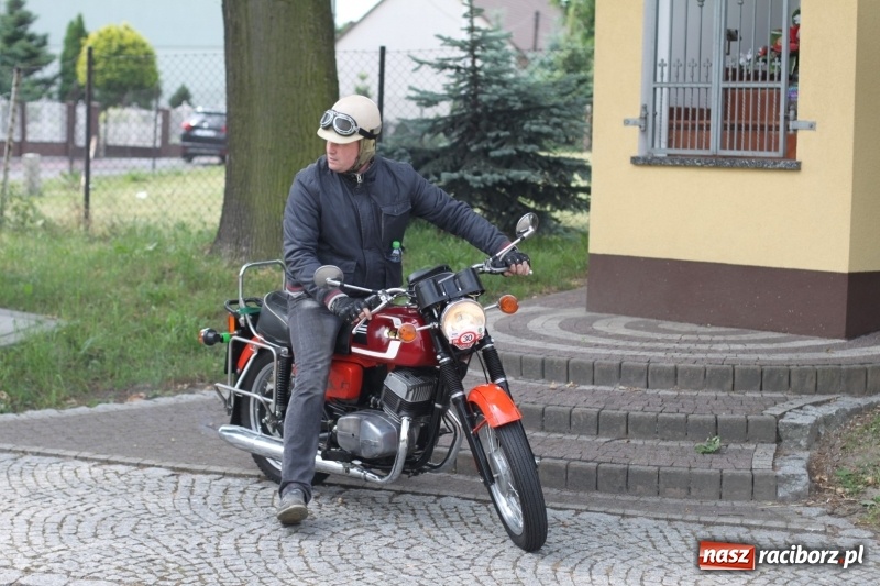 Zdjęcie w galerii na portalu naszraciborz.pl: Oldtimery zjechały dziś do Krzyżanowic  wiadomości z regionu