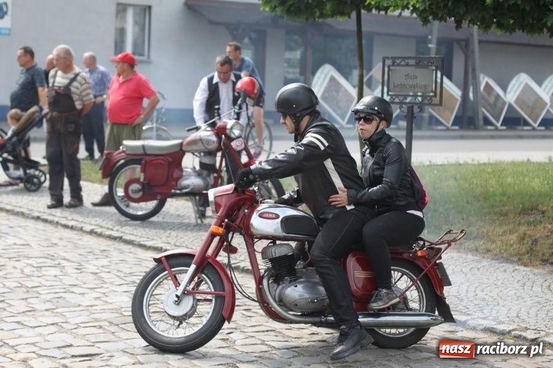 Zdjęcie w galerii na portalu naszraciborz.pl: Oldtimery zjechały dziś do Krzyżanowic  wiadomości z regionu