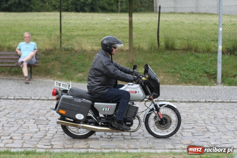 Zdjęcie w galerii na portalu naszraciborz.pl: Oldtimery zjechały dziś do Krzyżanowic  wiadomości z regionu