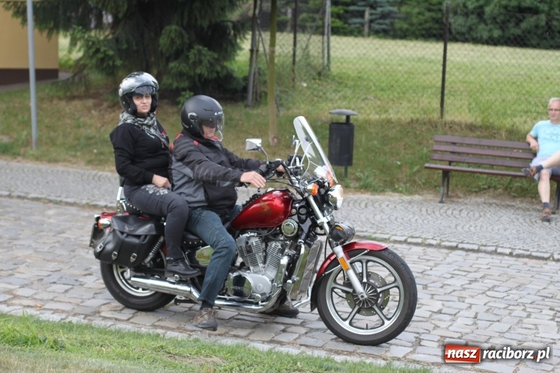 Zdjęcie w galerii na portalu naszraciborz.pl: Oldtimery zjechały dziś do Krzyżanowic  wiadomości z regionu