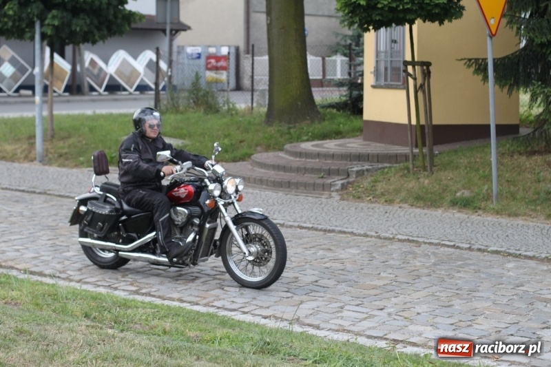 Zdjęcie w galerii na portalu naszraciborz.pl: Oldtimery zjechały dziś do Krzyżanowic  wiadomości z regionu