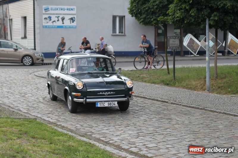 Zdjęcie w galerii na portalu naszraciborz.pl: Oldtimery zjechały dziś do Krzyżanowic  wiadomości z regionu
