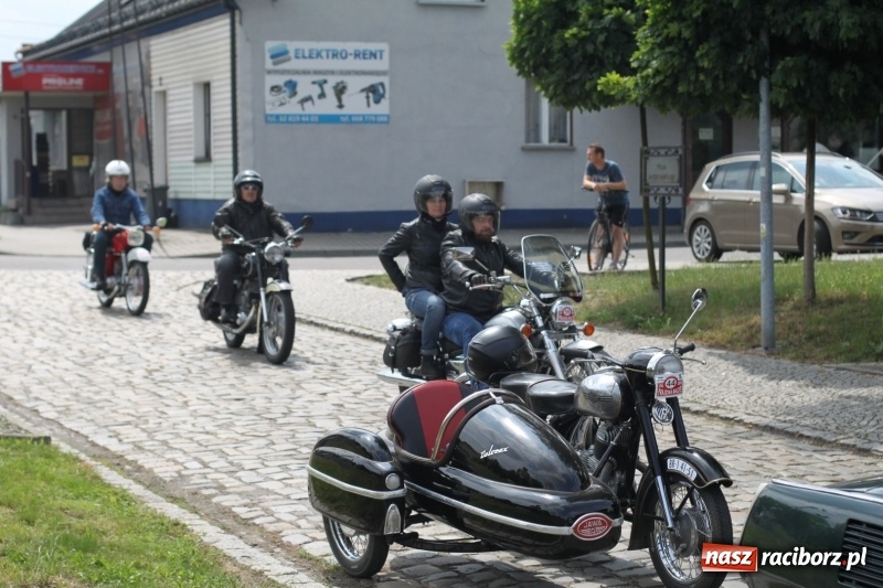 Zdjęcie w galerii na portalu naszraciborz.pl: Oldtimery zjechały dziś do Krzyżanowic  wiadomości z regionu