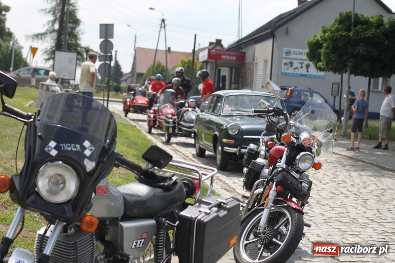 Zdjęcie w galerii na portalu naszraciborz.pl: Oldtimery zjechały dziś do Krzyżanowic  wiadomości z regionu