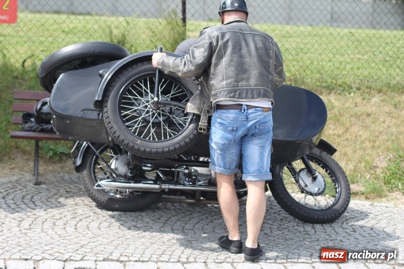 Zdjęcie w galerii na portalu naszraciborz.pl: Oldtimery zjechały dziś do Krzyżanowic  wiadomości z regionu